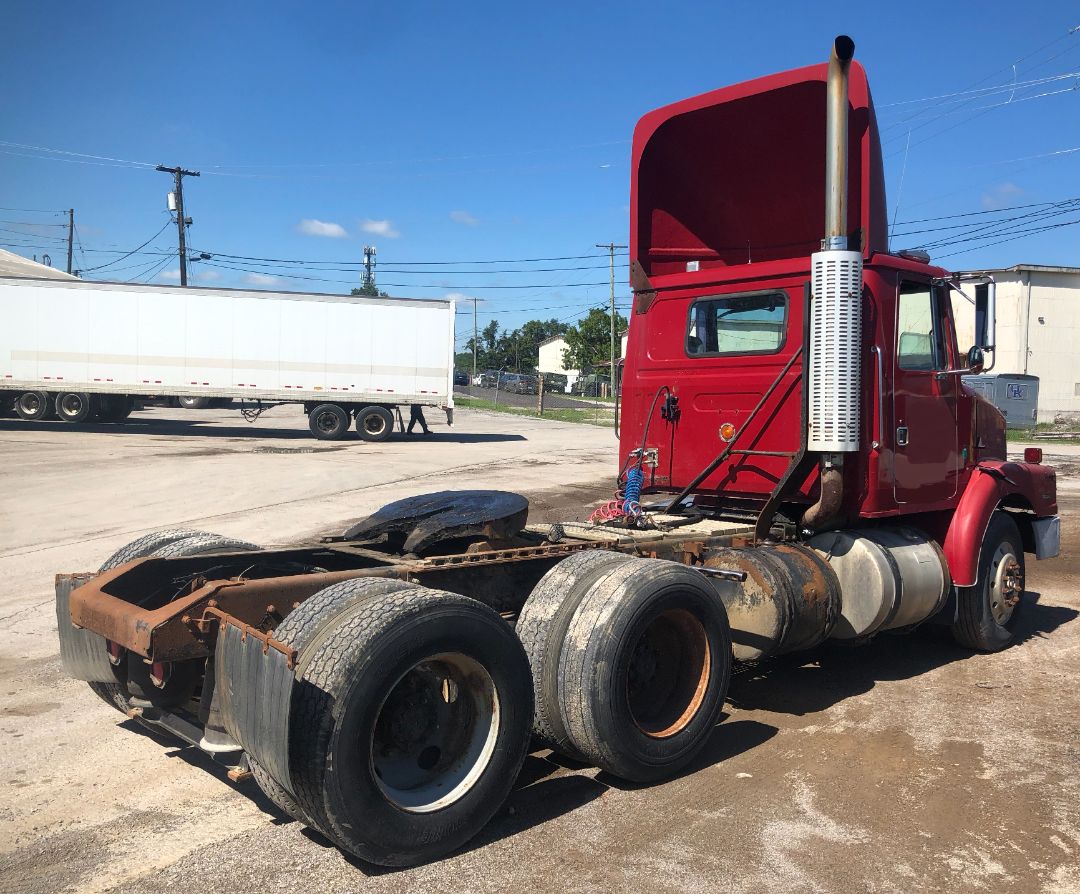 1996 VOLVO WG64 - Image 5